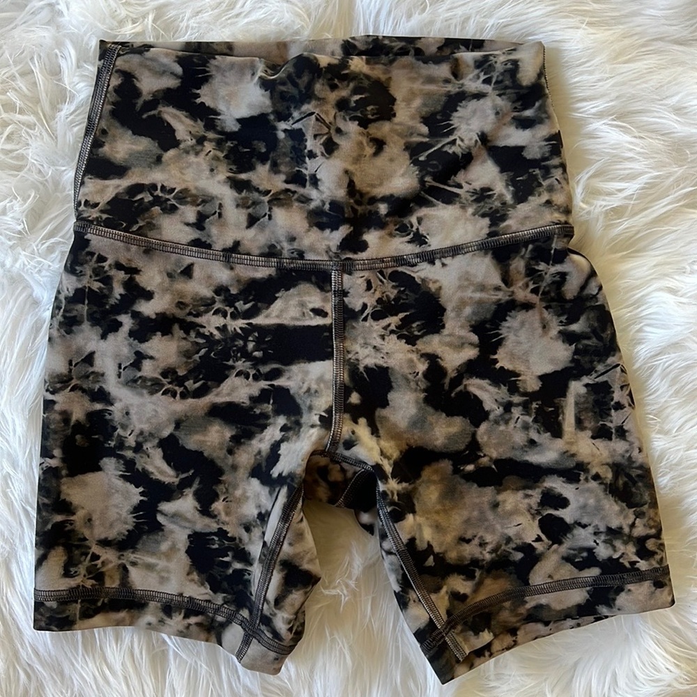 Lululemon 6” Bike Shorts Shibori Size 4